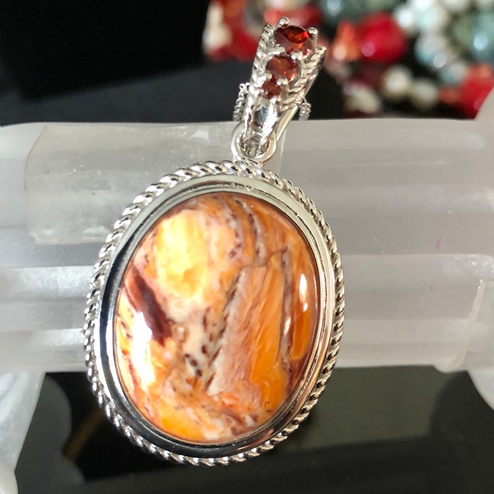 Gem insider Lion’s Paw & Garnet pendant